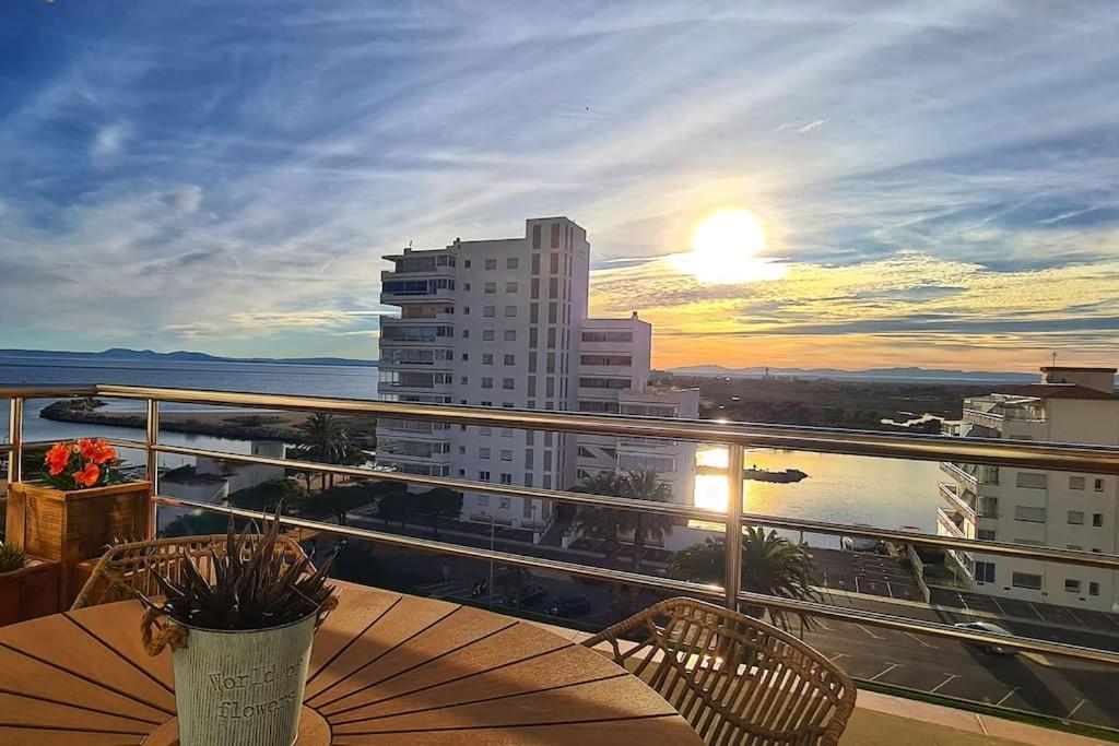 Sunsetmare Vacational Apartment โรเซส ภายนอก รูปภาพ