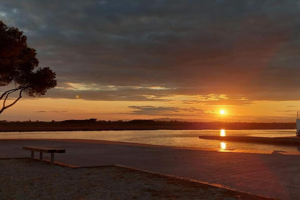 Sunsetmare Vacational Apartment โรเซส ภายนอก รูปภาพ