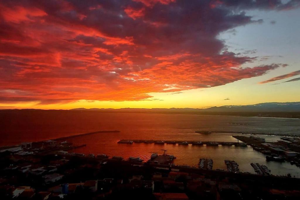 Sunsetmare Vacational Apartment โรเซส ภายนอก รูปภาพ